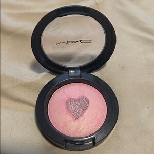 MAC Blush in Giggly